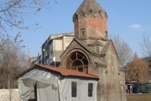 Прекратите уродовать церковь св.Катохике!