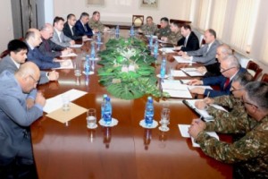Պաշտպանության նախարարը հանդիպել է ՏՏ ոլորտի ներկայացուցիչների հետ