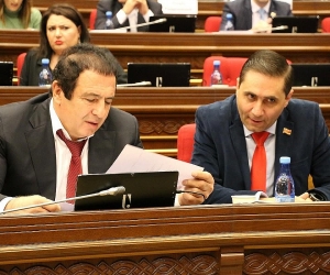 Парламент принял в первом чтении законопроект об увеличении числа экспертов фракций НС