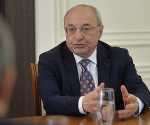 Оппозиция выдвинула единым кандидатом в премьеры Вазгена Манукяна