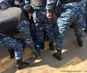 Столкновения на прилегающих к зданию правительства улицах (видео)