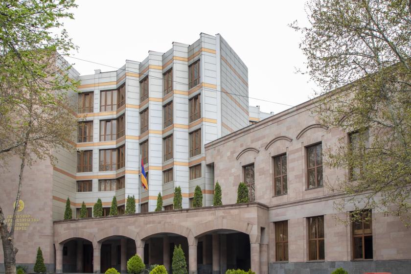 Երկու տղամարդու դանակահարելու մեղադրանքով Կապանի 27-ամյա բնակչուհին կալանավորվել է